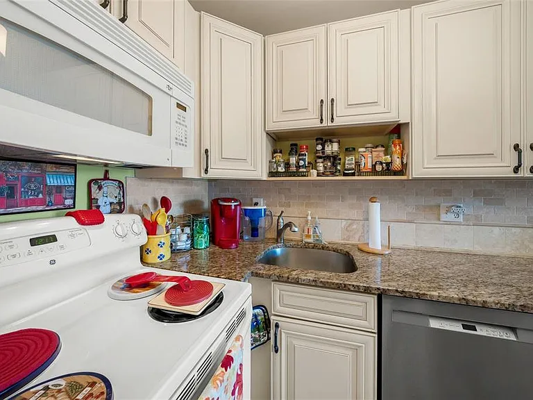 7193 W Country Club Dr N #237 — Photo 19