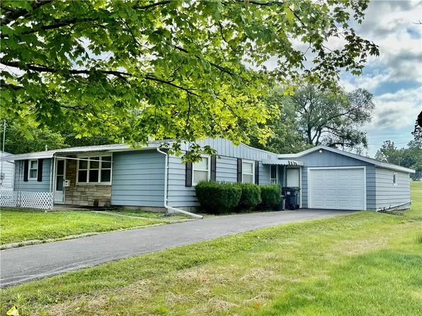 111 Youngs St, Penn Yan, NY 14527