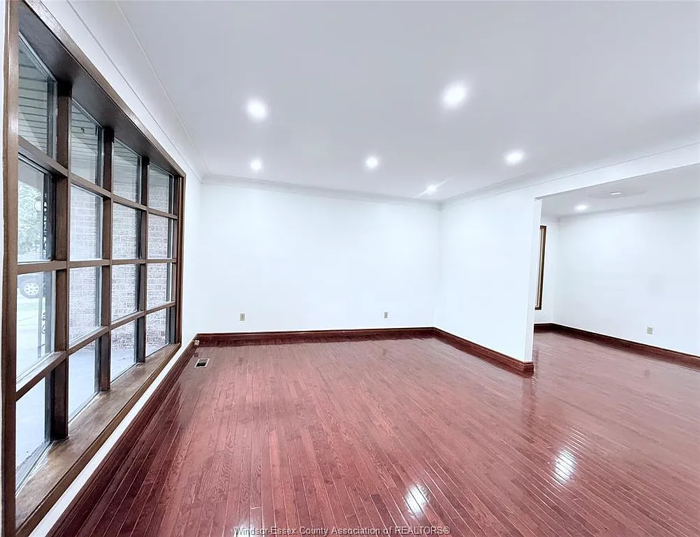 3 bed, $2,500 — Photo 2