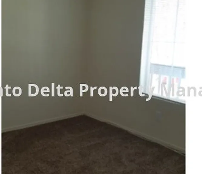 433 Coventry Ct — Photo 17