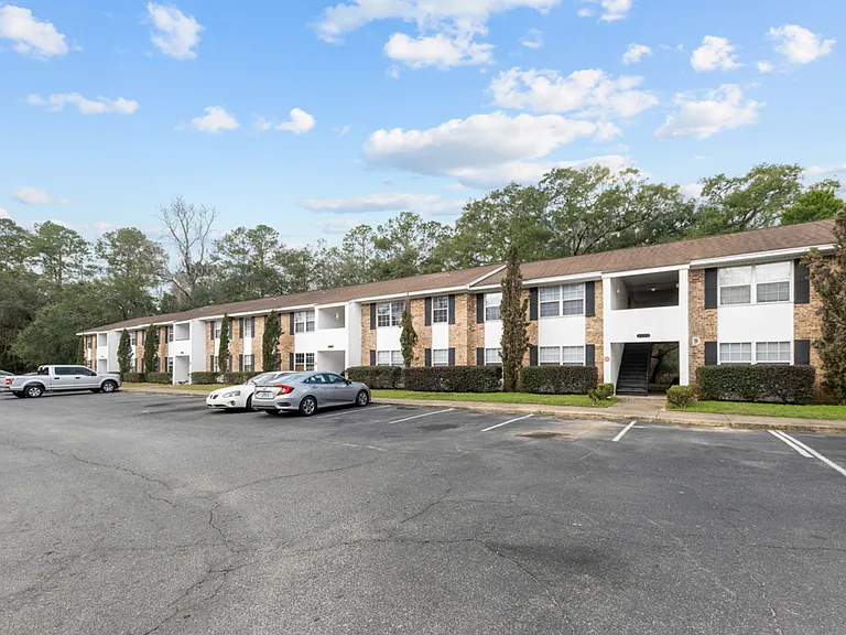 Sabal Palms Apartments — Photo 4