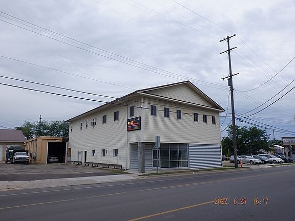 3rd image of 824 Portage St