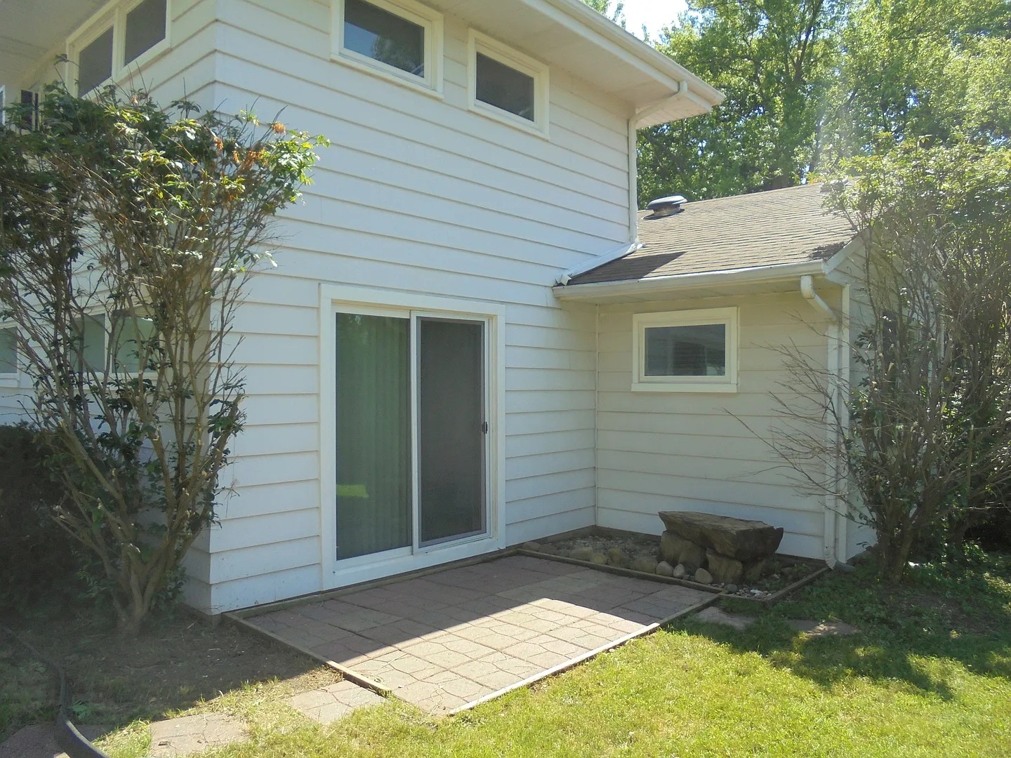 3 bed, 1800 sqft, $2,295 — Photo 2