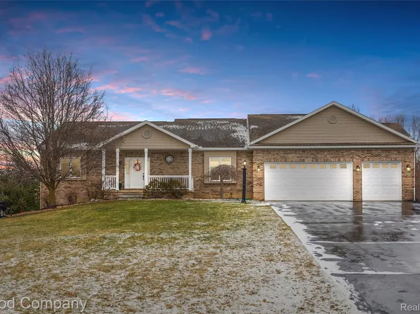 7526 Summer Breeze Trl, Howell, MI 48843