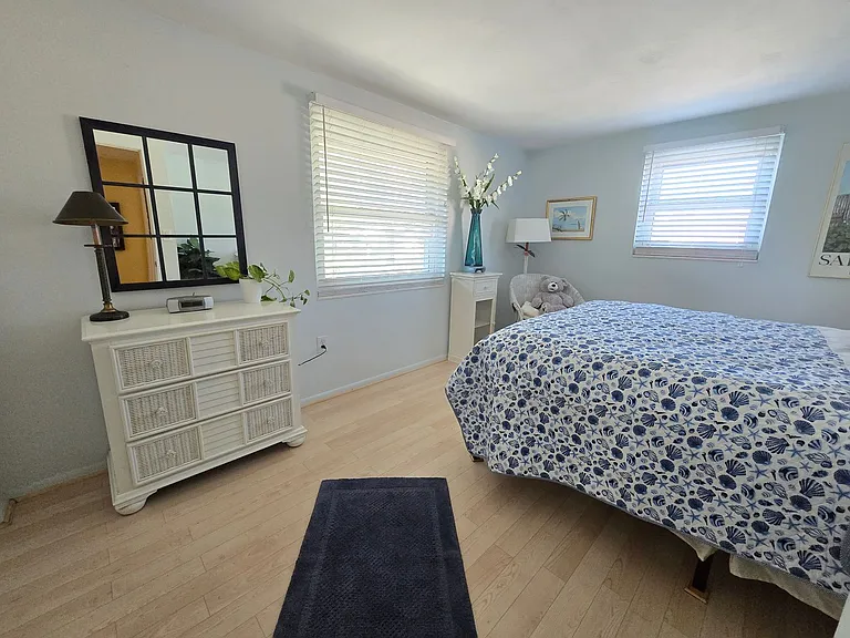 2441 Gulf Gate Dr — Photo 11