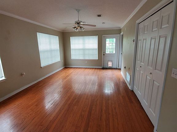 3rd image of 5595 Millbend Pl