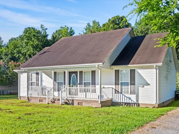 19 Pebble Creek Dr, Fayetteville, TN 37334