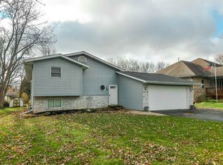 212 Briar Cliff St SW, Poplar Grove, IL 61065