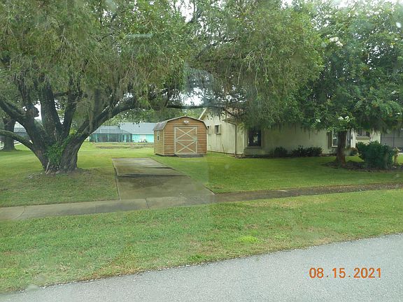 4th image of 3988 Abbotsford St