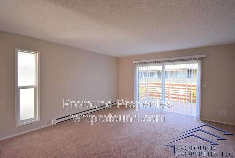 2 bed, 1.5 bath, 1010 sqft, $1,695 — Photo 2