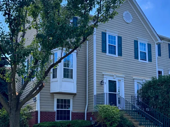 2424 Courtyard Cir Unit 5, Aurora, IL 60506
