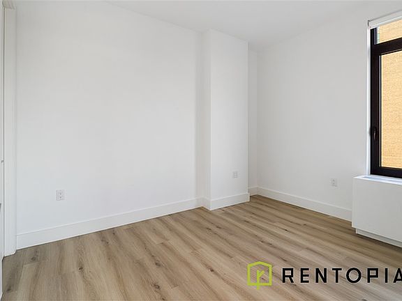 4th image of 228 E 135th St #607S