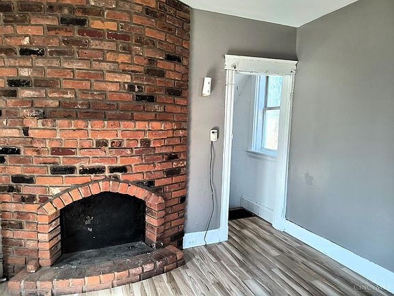 3rd image of 1647 Dewey Ave