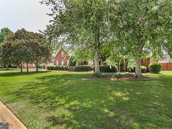 5th image of 327 Audrey Way