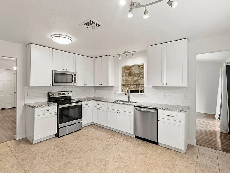 4602 Oak Climb — Photo 6