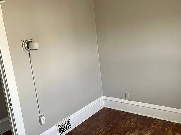 4th image of 1043 5th Ave SE #D