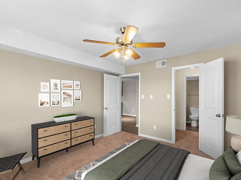 The Bishop (Renovated) - 1 Bed / 1 Bath - 793-837 Sq.Ft.