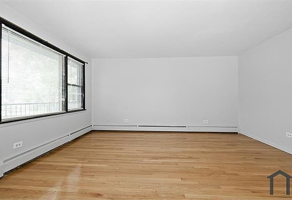4th image of 7846 S Exchange Ave #9