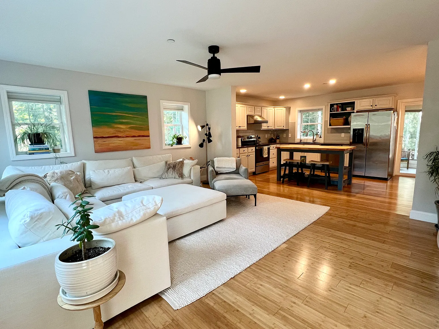 3 bed, 2.5 bath, 2060 sqft, $3,300 — Photo 2