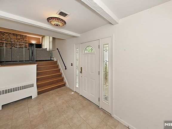 3rd image of 15 Carter St