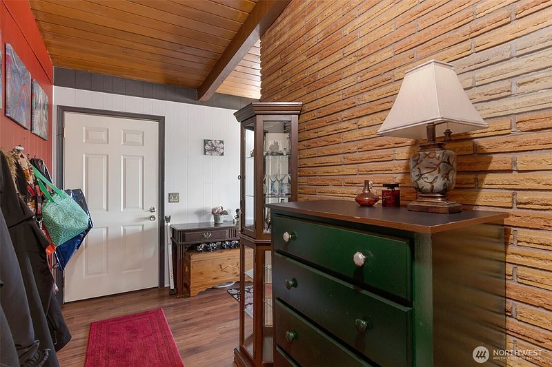 4th image of 967 Donald Avenue