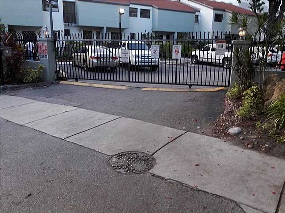 4th image of 1901 NW South River Dr APT 31C