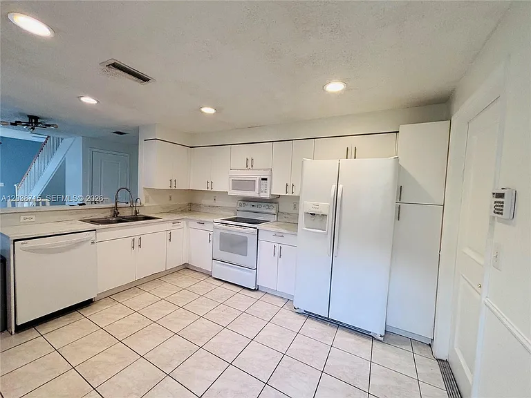 1290 Sorrento Dr #1290 — Photo 6