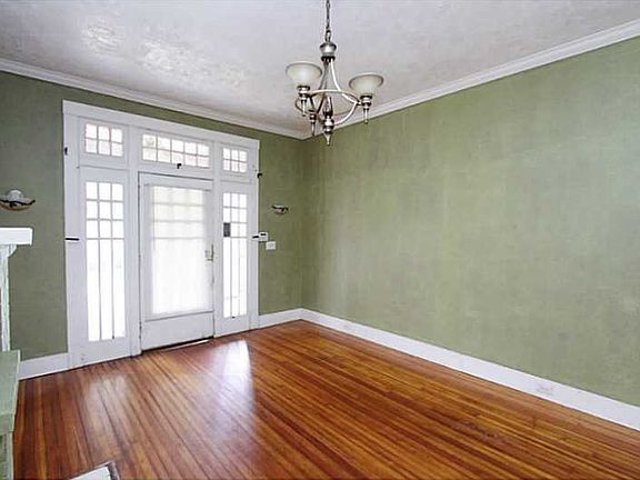 5th image of 445 College St