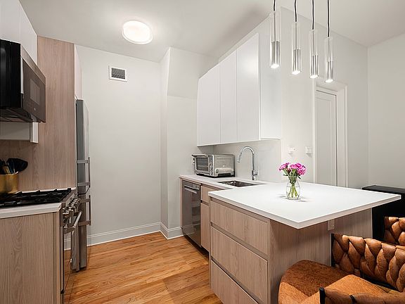 3rd image of 459 Hudson St APT 2B