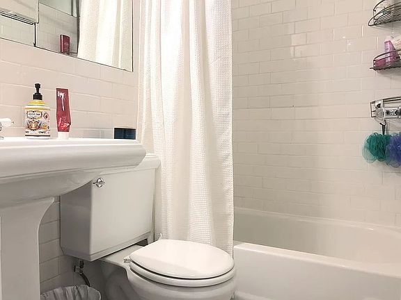 5th image of 107 Christopher St APT 3