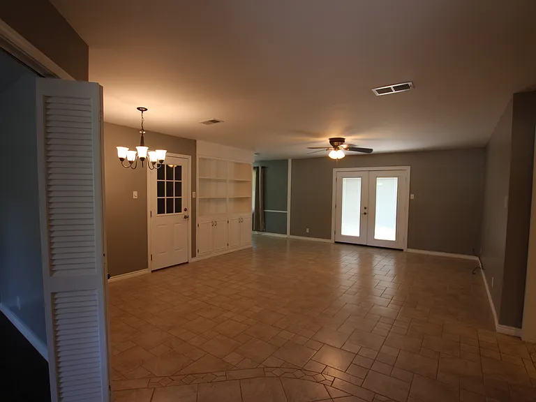 2930 Williamsburg Dr — Photo 3