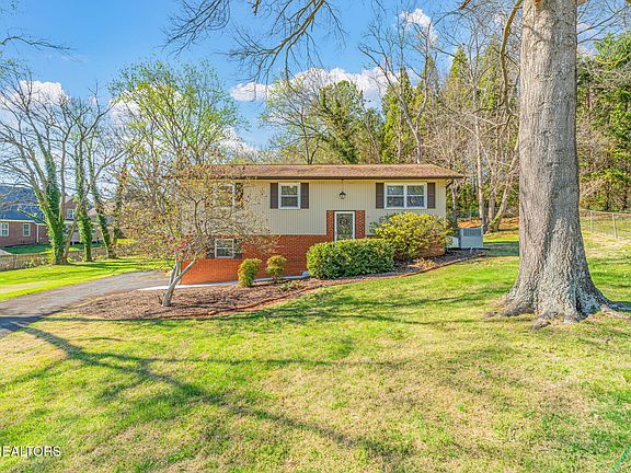 3rd image of 7809 Serena Cir