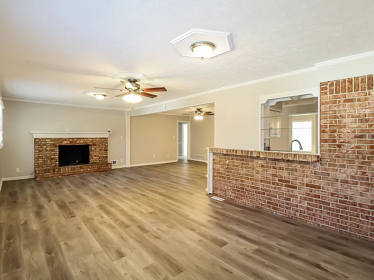 1634 Rhonda Ln — Photo 6