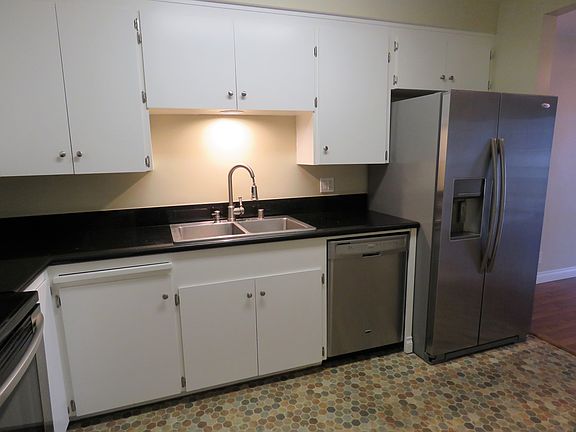 4th image of 733 Kline St Unit 103