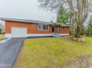 1 Kinder Ln, Colonie, NY 12205
