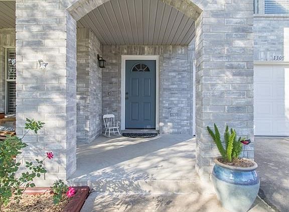 4th image of 1305 Carriage Hills Trl