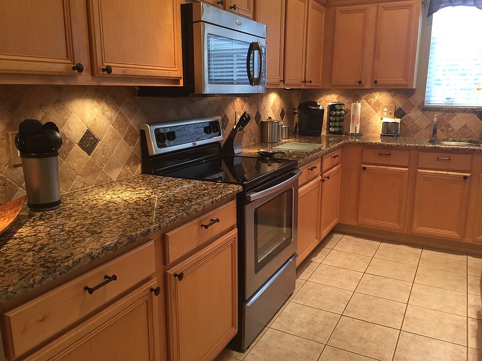 1st image of 800 Finch Ct