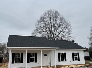 120 Filmore St, Yadkinville, NC 27055