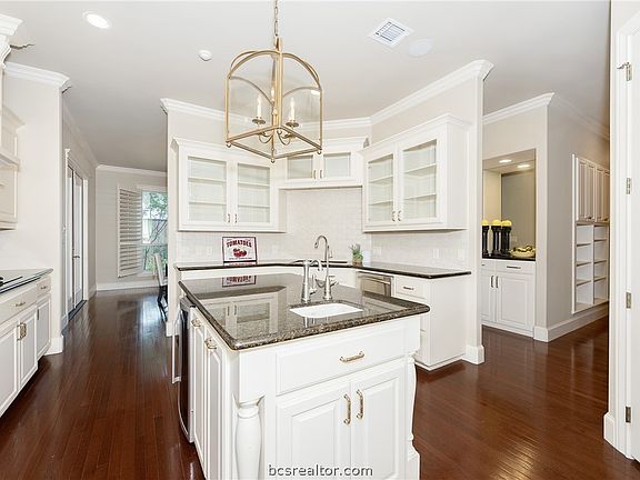 4th image of 3808 Park Village Ct