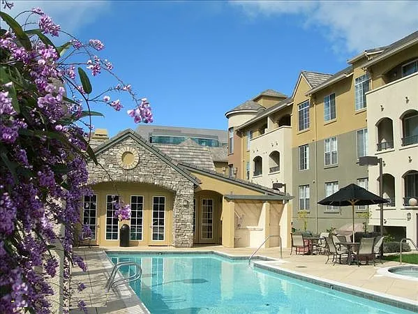 1 bed, 914 sqft, $2,795 — Photo 1