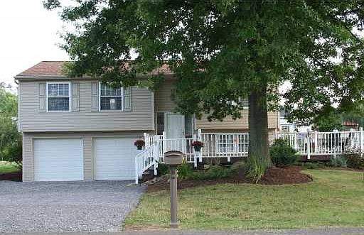 1st image of 8 Wheatfield Dr