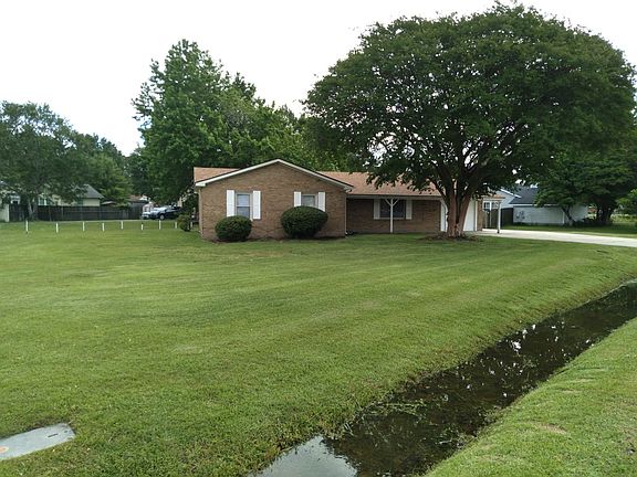 2nd image of 411 Forest Hill Dr