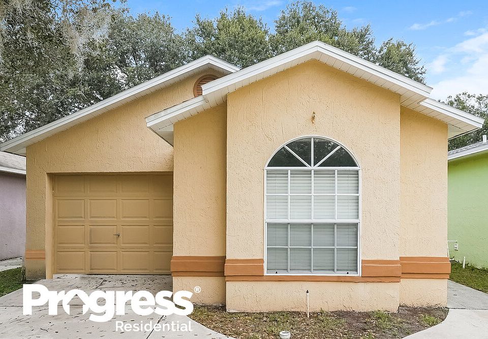 1st image of 23035 Clearwater Pl