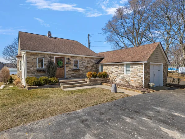 2448 Allen Rd, Ortonville, MI 48462