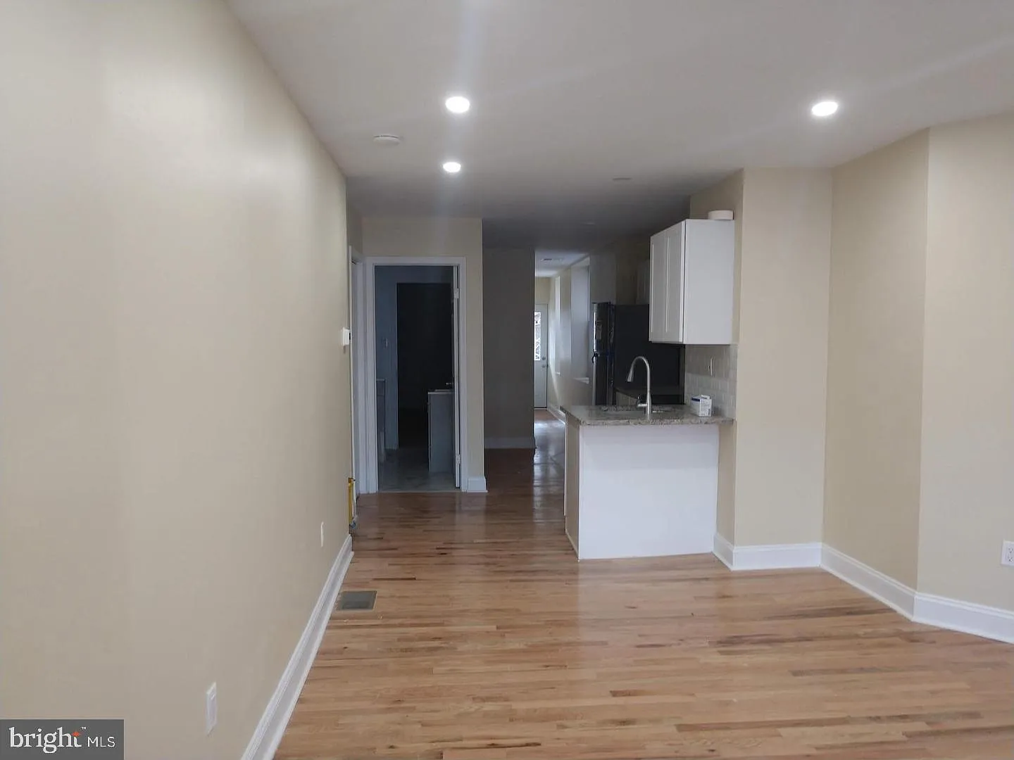 1 bed, 718 sqft, $1,145 — Photo 1