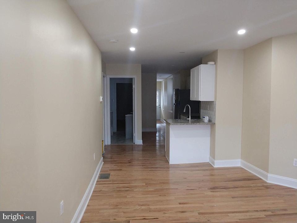 1st image of 5224 W Columbia Ave #1