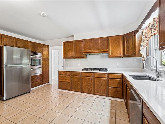 4th image of 155 N Lincoln Ave