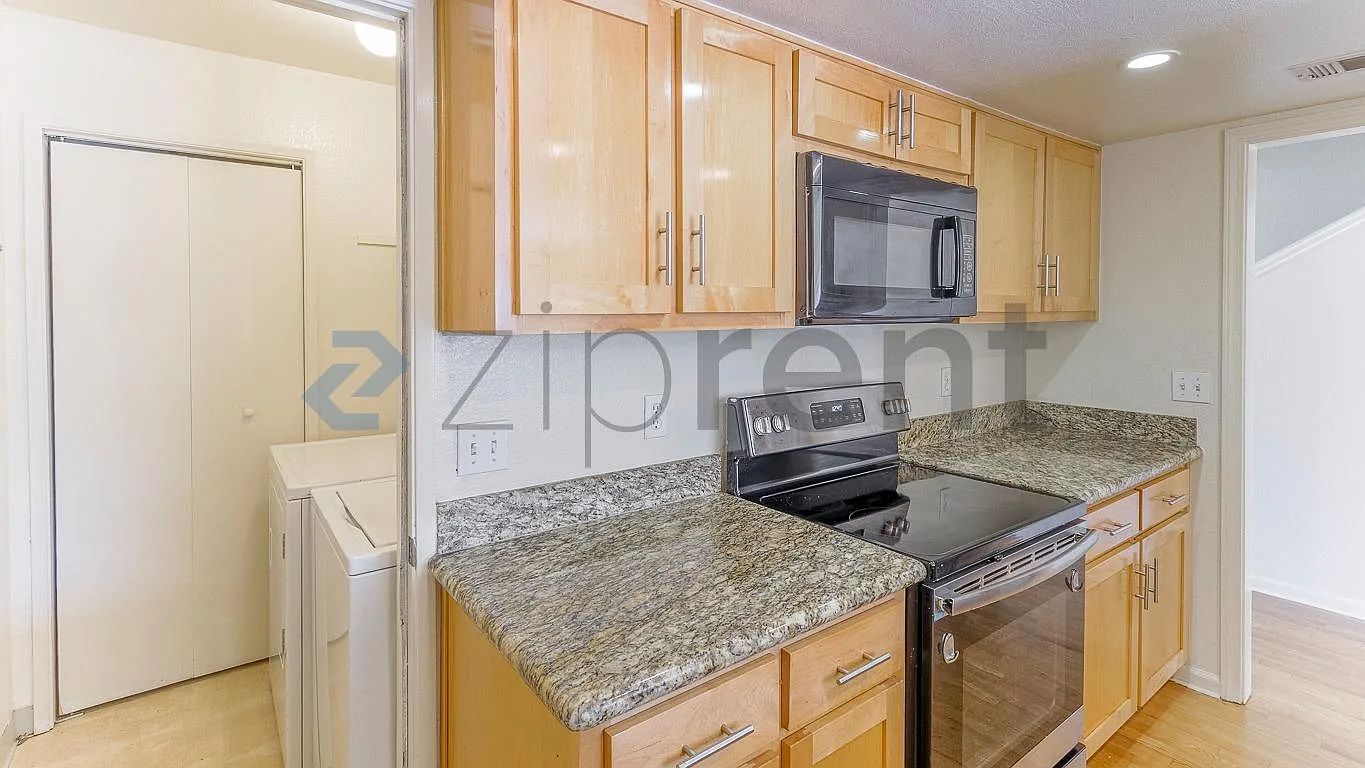 3 bed, 2.5 bath, 1490 sqft, $2,900 — Photo 3