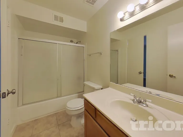 19820 N 13th Ave #221 — Photo 11