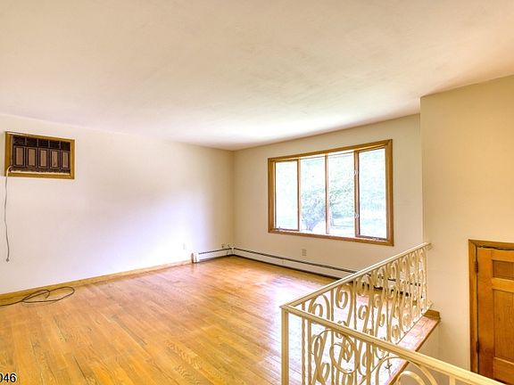 5th image of 419 Knowlton St